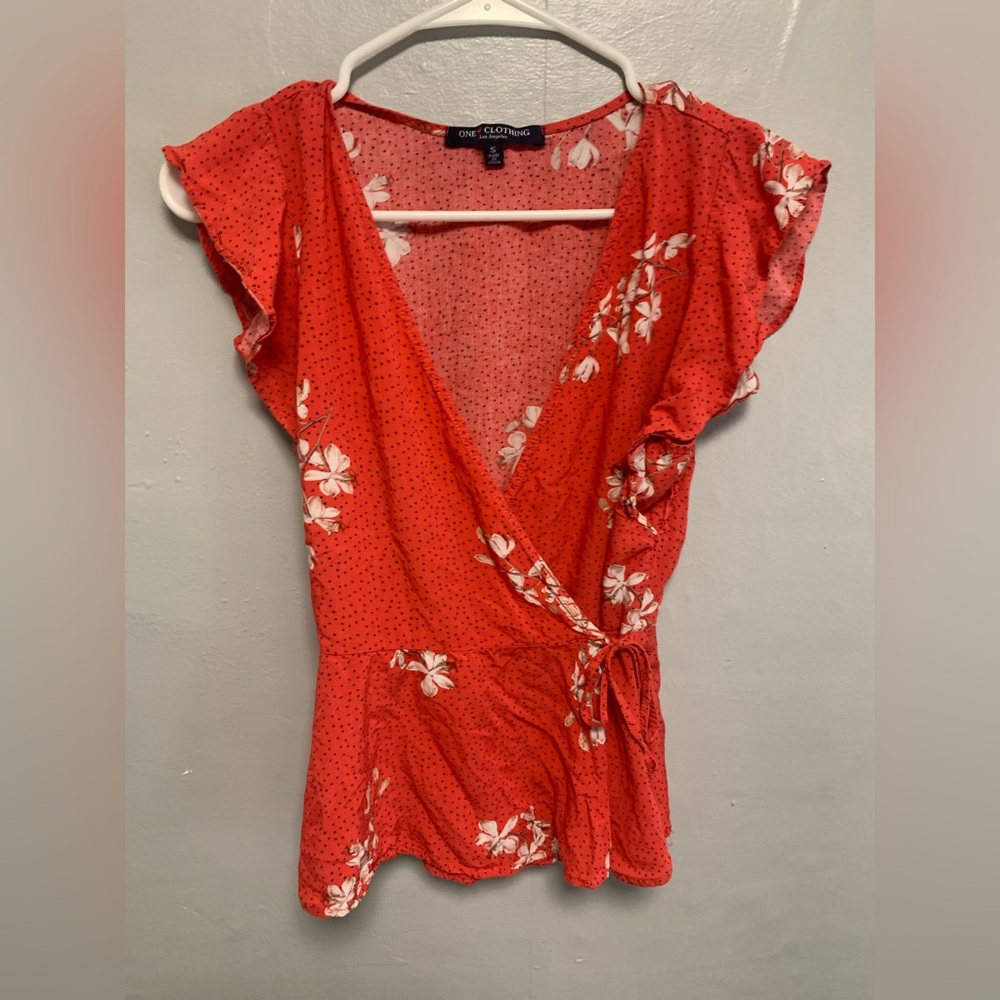 One Clothing Vibrant Pink Floral Wrap Short Sleeve Blouse Size Small